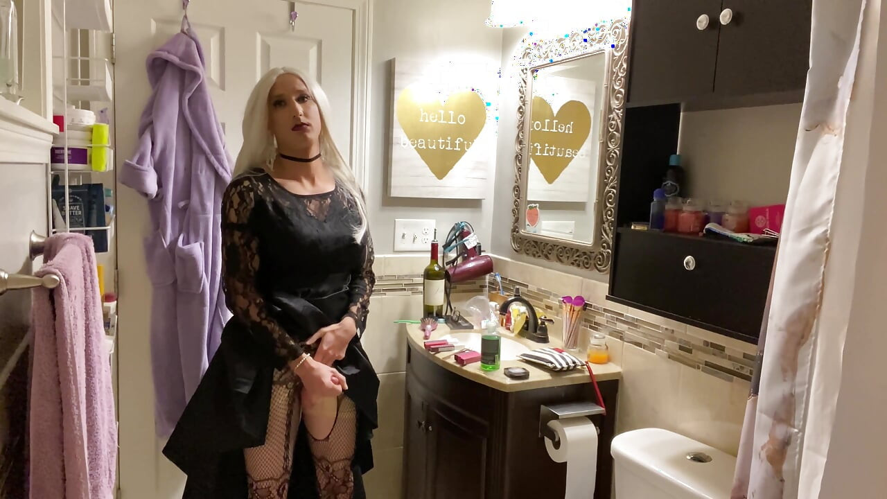 Emo travestiet trekt kontplug aan en trekt zich af