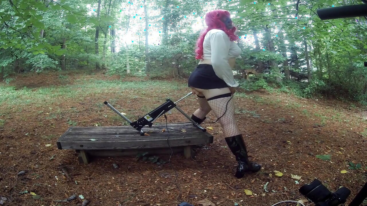 Fucking Machine Plundering Crossdresser Ass