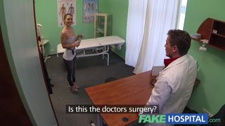 FakeHospital сексуальная британская пациентка глотает совет доктора