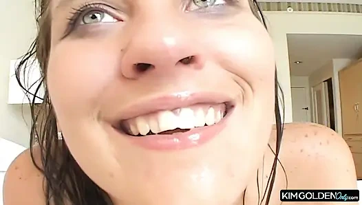 Sinnliche Dusche und leidenschaftlicher Blowjob