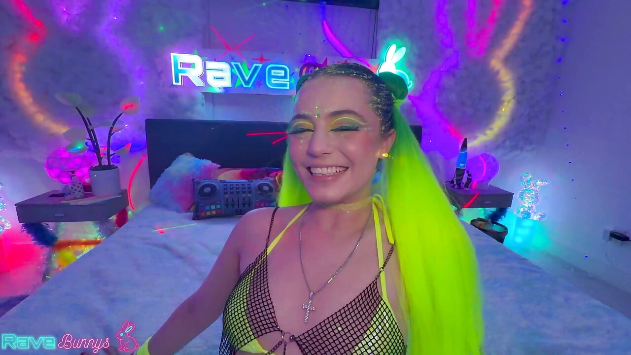 Kylie Quinn Neon At Kuyrukları Uçarak Brian Omally'nin Sikini Boğazına Alıyor!