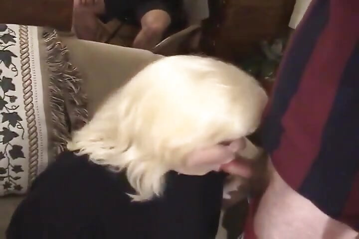 Mature MILF Gets Fingered and Sucks BBC in Group Play