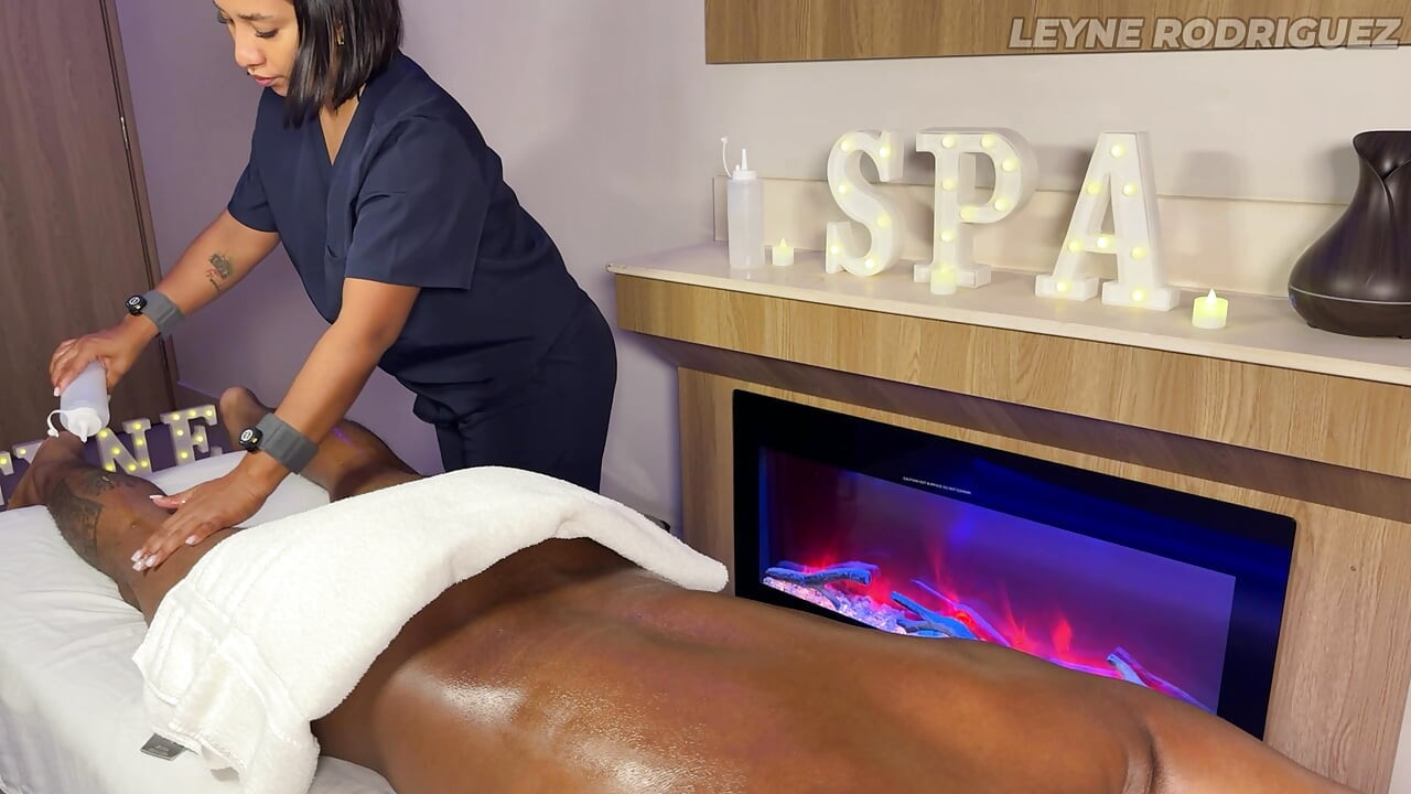 Leyne Rodriguez: Hot Latina Gives an Intense Oiled Massage to a Skinny Guy