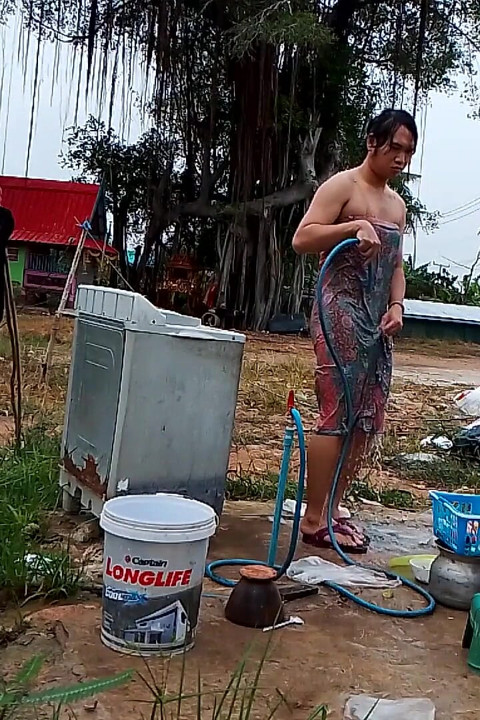 Fampfy lagi asik muasin memeknya sendirian