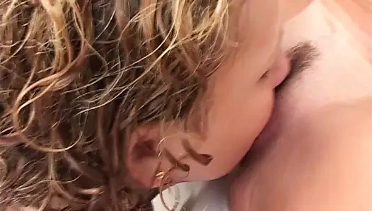 Lesbian kencing telan sperma cewek-cewek top dan liter kencing