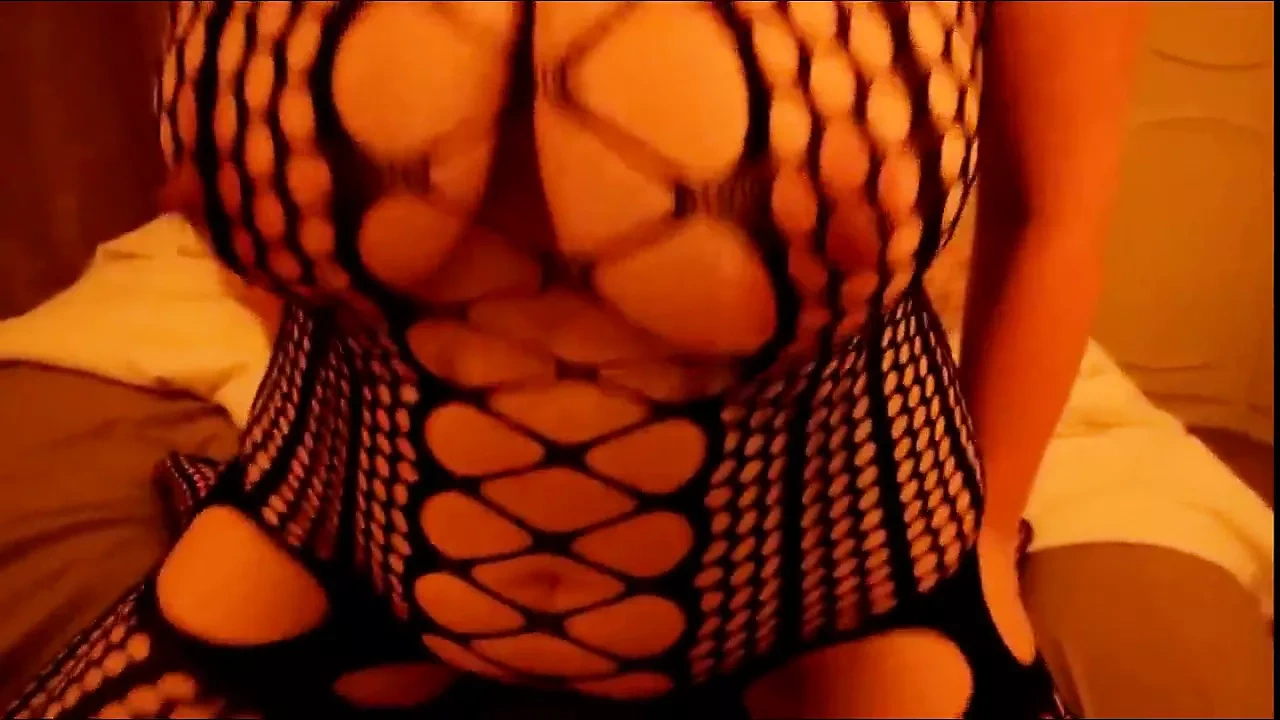 Slutwife骑乘我并谈论她的情人