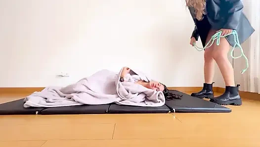 Играя с канатами, чтобы доминировать над нами