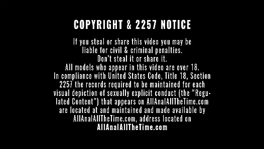 Misty Meanor lächelt alles mit einer zunge in ihrem arsch!