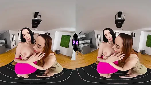 Dua gadis sange lagi asik ngentot satu sama lain sambil ditonton cowok beruntung - tmwvrnet