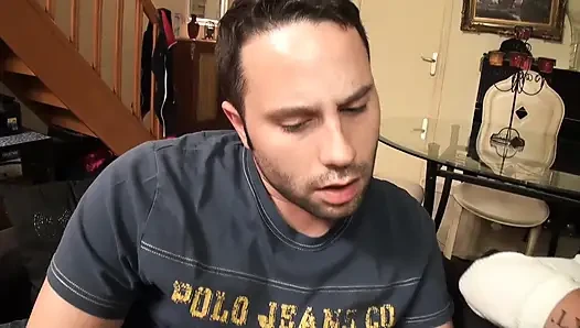 Güzel genç iri güzel kadın için iki adam