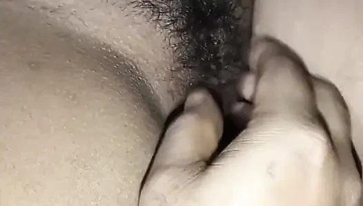 Desi Pooja Bhabhi Apni Chut Massage