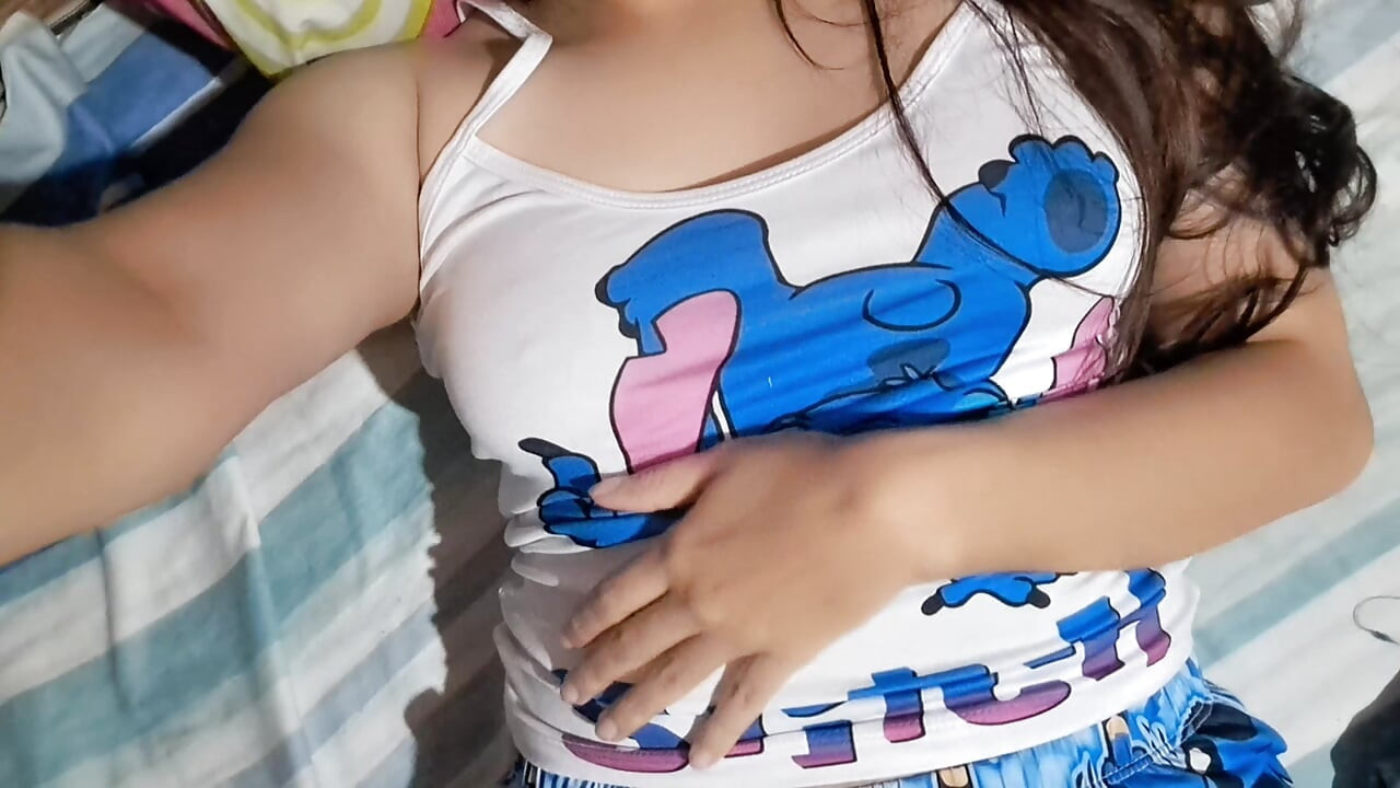 خلع ملابسه وكان الهاتف الخلوي يسجل ، هل ترى؟