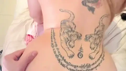 Tiktook için video çektikten sonra mastürbasyon yapmayı seviyorum ve sonunda zengin sikişmeyi seviyorum