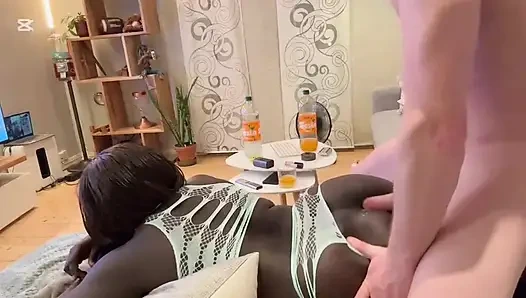 Nyepong kontol dan ngentot habis-habisan