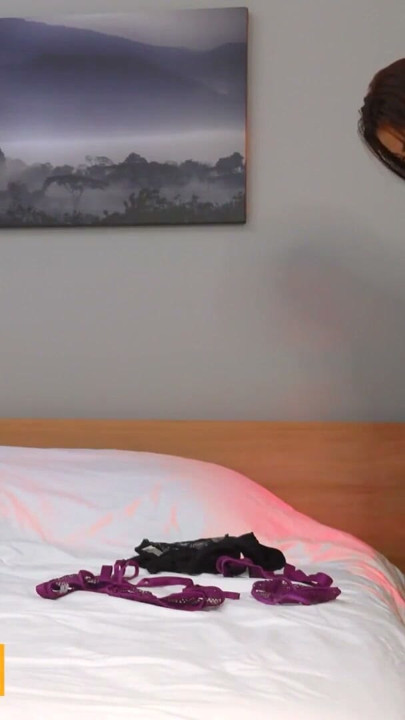 लाजाळू 18 वर्षांची Latina मॉडेल बनू इच्छिते आणि चोदूनच वर जाण्यास तयार आहे | Clip 1