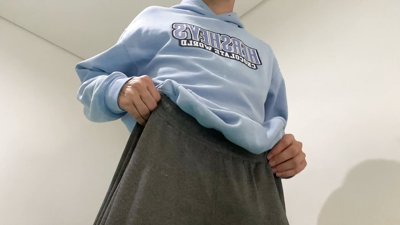 CUTE TWINK DOING SHOW TO HIS VIEWER