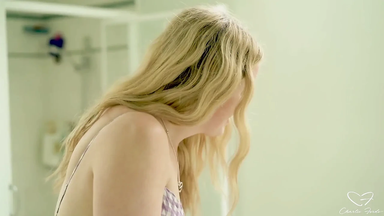 以Charlie Forde为特色的饱和, Laney Day