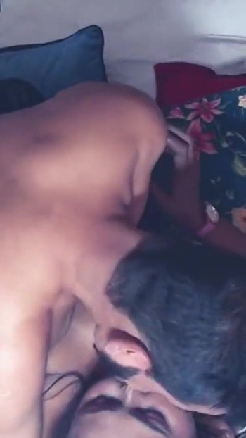 हॉट देसी बड़ी गांड की उसके बॉस द्वारा डॉगी स्टाइल में चुदाई । क्लिप 1