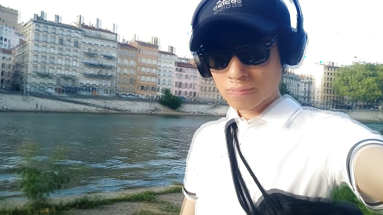 可爱的家伙Jon Arteen在这个他最热辣的小便时刻合集中在户外撒尿
