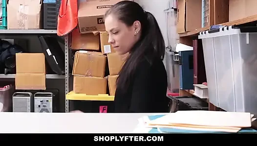 Çalışan hırsızlık ve sahtekârlık için sikiliyor