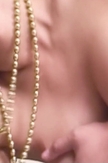 Tinder约会对象从变性人那里得到奶交, 然后和她肛交