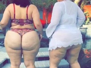 2 seksi wanita gemuk menari di kolam renang