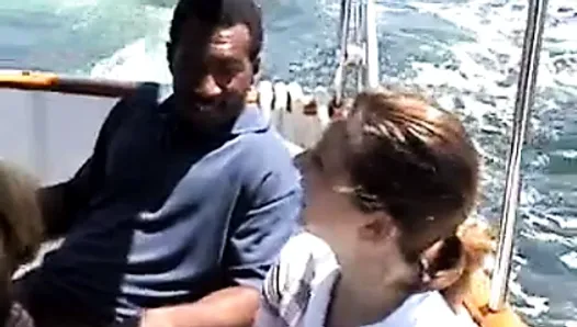 Super interracial sur un bateau