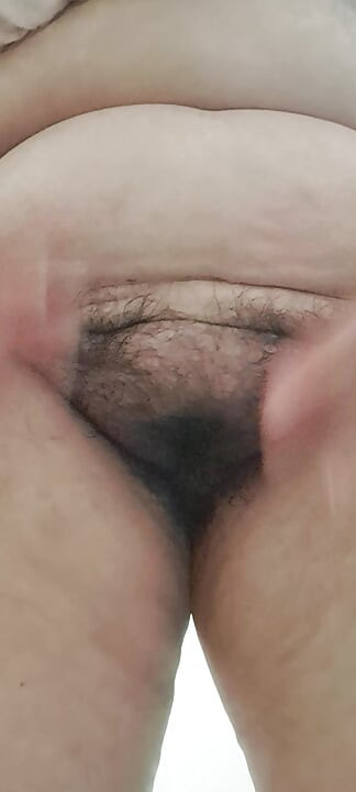 hairy fat pussy of mature milf