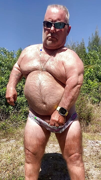 Mark Fletcher, meada mojada, bragas empapándose y corriéndose en el bosque con envejecimiento