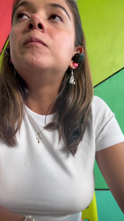 Momen emosional dari memek becekku: tonton videoku lagi asik masturbasi!"