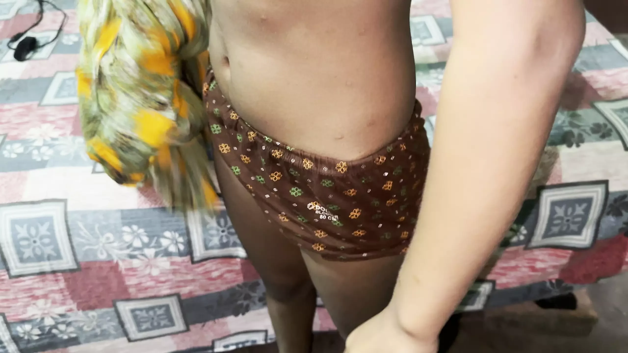 Chica del pueblo follando antes de una buena mamada y comiendo semen