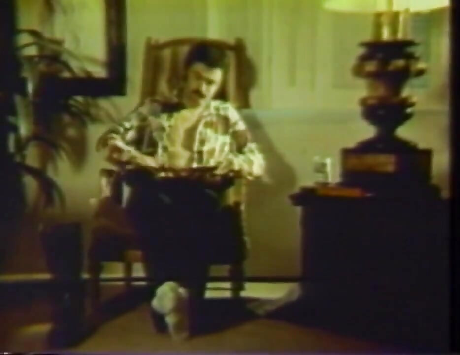 बेडरूम में काली और सफेद चूत चाटना