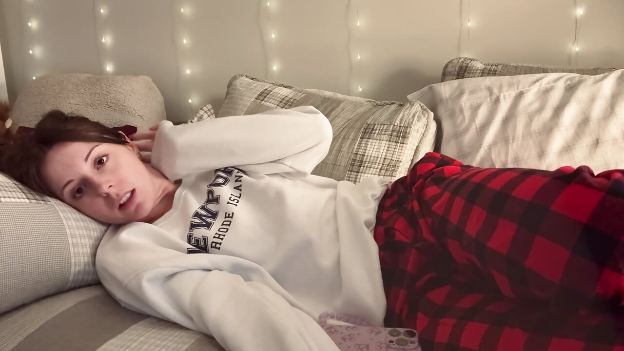 그녀의 장난감을 다시 따먹고 사정하기 위해 사용하는 단계 Sis