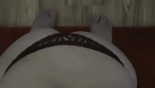 Gadis kebugaran nyepong kontol pelatih olahraga yang pantatnya dicrot sperma hangat