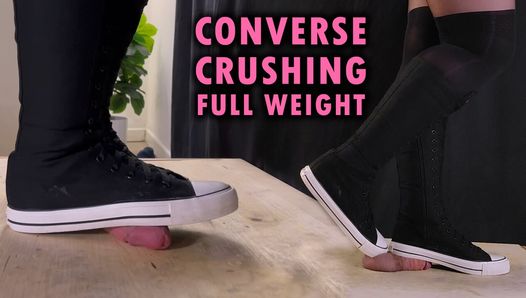 Давка члена на полный вес в высокой обуви Converse - дрочка сапогами, дрочка обувью