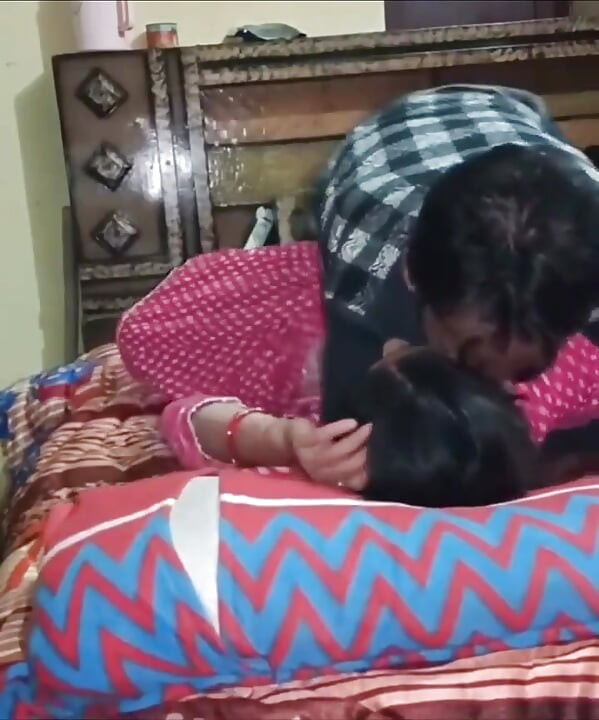 Indisches jungfräuliches mädchen von freund hart geritten