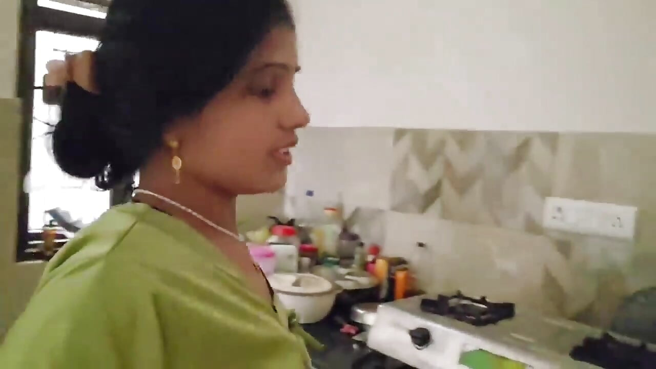 Jija ji ne apne choti sali ki virgin pussy milte hi uski pussy ros nikal diya,pussy ros piya jija ji ne guder ros yammy