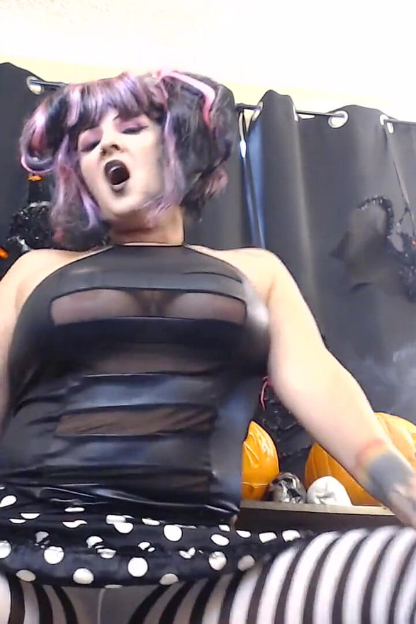 Tongue sizzling smoke slave