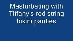 Masturbando com a calcinha de biquíni vermelha da Tiffany