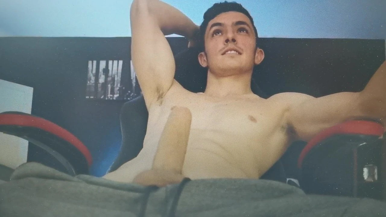 Colombiaanse man speelt met zijn pik en kont op cam