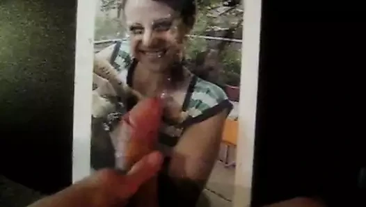 Maria K için boşalıyor
