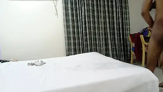 Возбужденная индийская бхабхи трахает своего мужа - жесткий секс дези