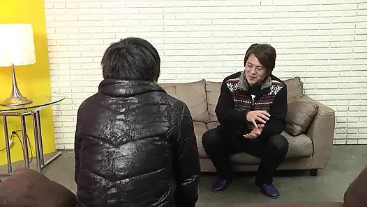 Japanische 20-jährige behaarte muschi hart gestopft und mit heißem sperma-creampie gefüllt