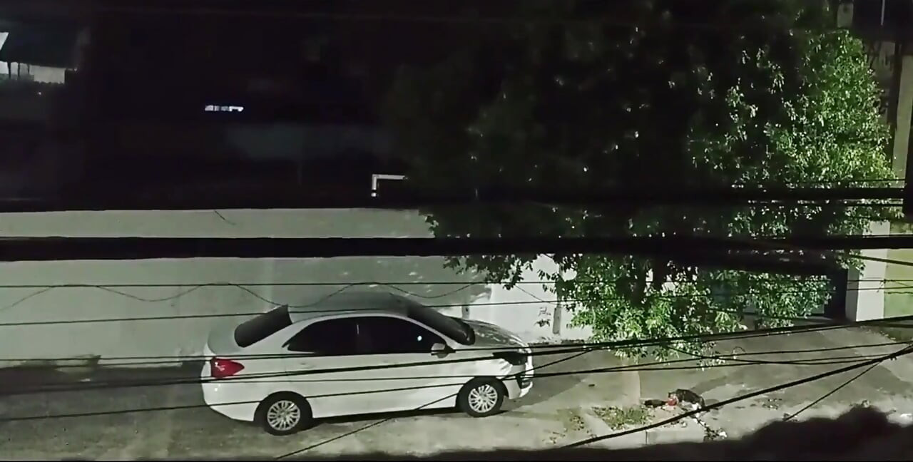 Fucks with Lover in the Car in Front of the House and Comes Back Full of Cum Smiling
