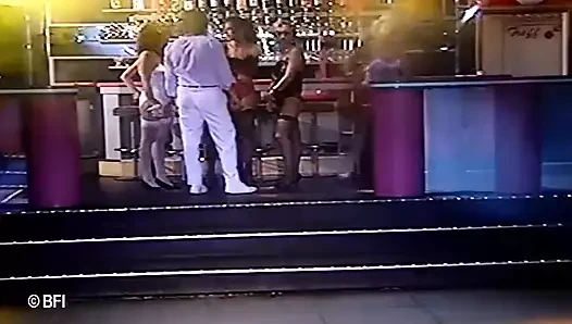 Rote Dessous porn video – Disco Dessous