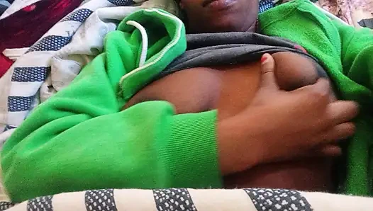 Aku pengen banget nyepong pembantuku