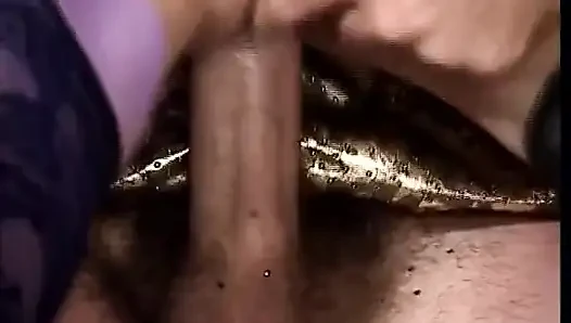 Alman orta yaşlı seksi kadın iki deliğini de çifte siktiriyor