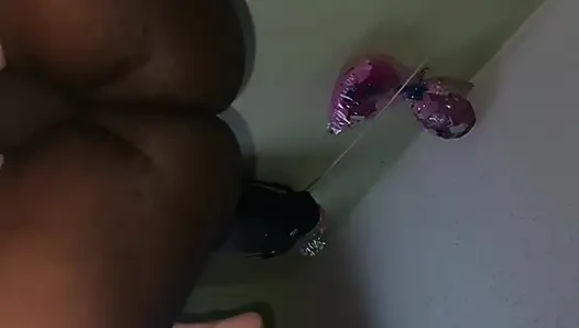 Persetubuhan keras dalam musim gugur bebas ke wanita kulit putih.