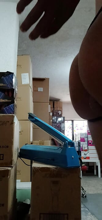 My daughter is Jordanian with my ass wiped big and beautiful I took off my clothes while I was at work and I filmed a video of my ass shaking it from the whores part 1