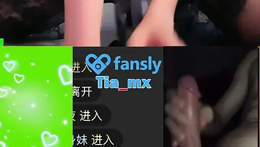 Selama livestream guru seks, penggemar masturbasi padanya